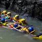 Green Canyon terletak di Desa Kertayasa, Ciamis, Jawa Barat, sekitar 31 Km atau 45 menit berkendara dari Pangandaran, Sabtu (17/5/2015). Tempat ini juga bisa digunakan sebagai olahraga body rafting. (Liputan6.com/Andrian M Tunay)