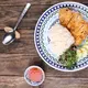 Bikin momen berbuka makin spesial dengan sajian Chicken Katsu buatan sendiri yang punya tekstur garing di luar dan tetap juicy di dalam. [Dok/Pexels.com/UNDO KIM].