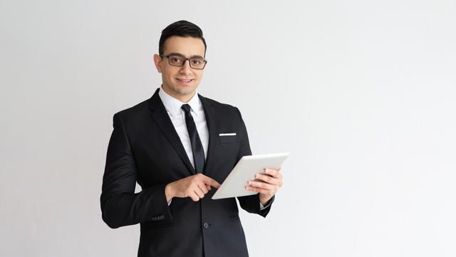 Pria Berwawasan Luas