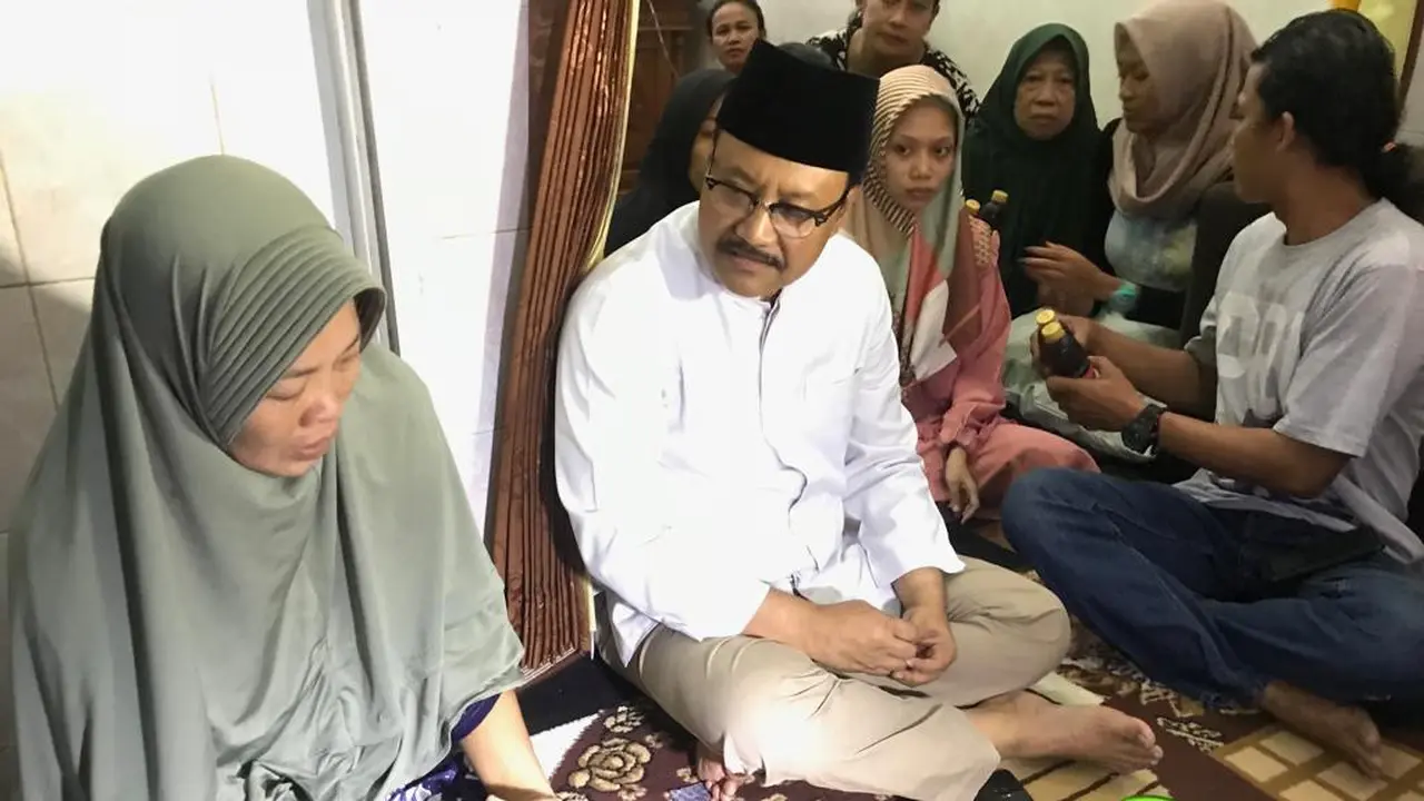 Gus Ipul temui keluarga korban pesawat Lion Air jatuh.