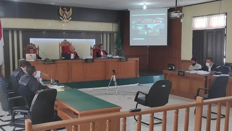 Sidang Bupati Bengkalis Amril Mukminin secara virtual di Pegadilan Tipikor Pekanbaru.