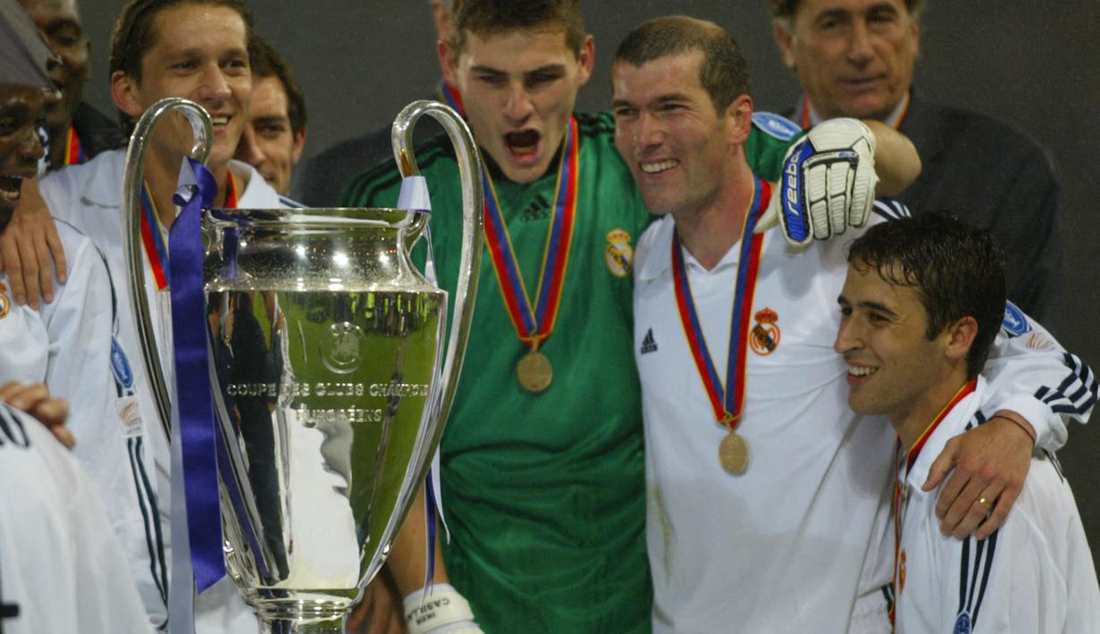 Zidane telah mengenyam banyak prestasi, di antaranya dua gelar Serie-A bersama Juventus, satu gelar Liga Champions dan satu gelar La Liga bersama Real Madrid. Dikancah internasional ia sukses mengantar Prancis menjadi juara Piala Dunia 1998 dan juara Piala Eropa 2000. (Foto: AFP/Adrian Dennis)