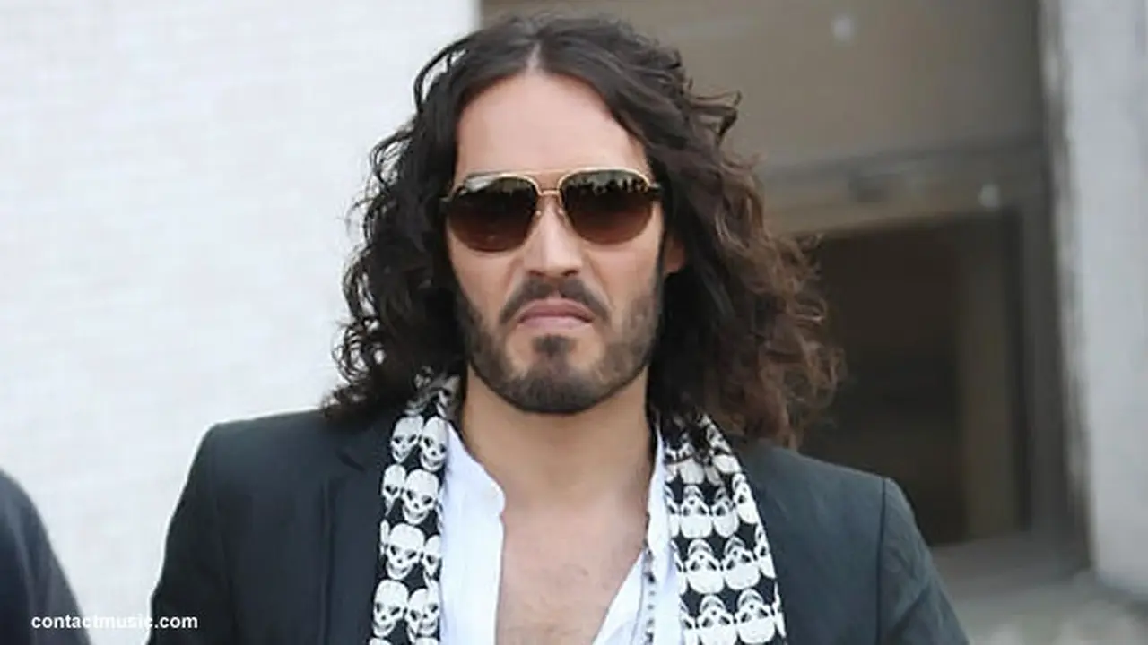 russel-brand-salah-130220b.jpg