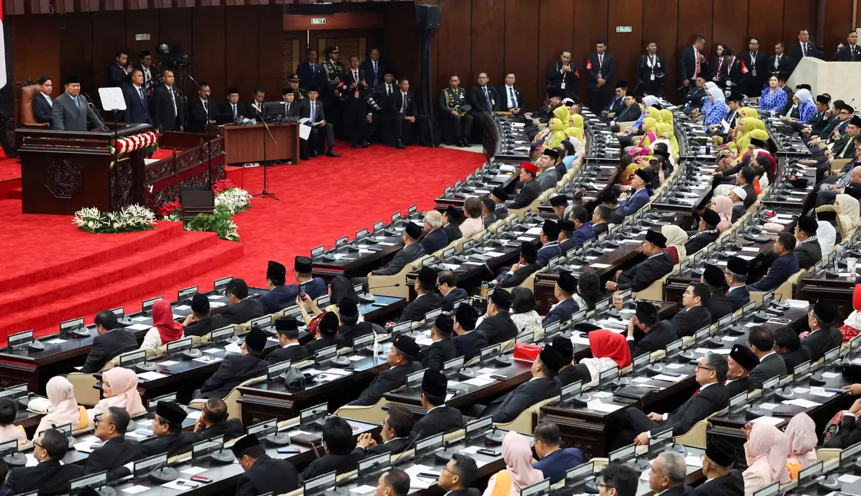 Presiden Republik Indonesia Prabowo Subianto menyampaikan pidato kenegaraan pada Sidang Tahunan MPR RI serta Sidang Bersama DPR dan DPD RI di Gedung DPR/MPR RI, Jakarta, Jumat (15/8/2025). (Ajeng Dinar Ulfiana/POOL/AFP)