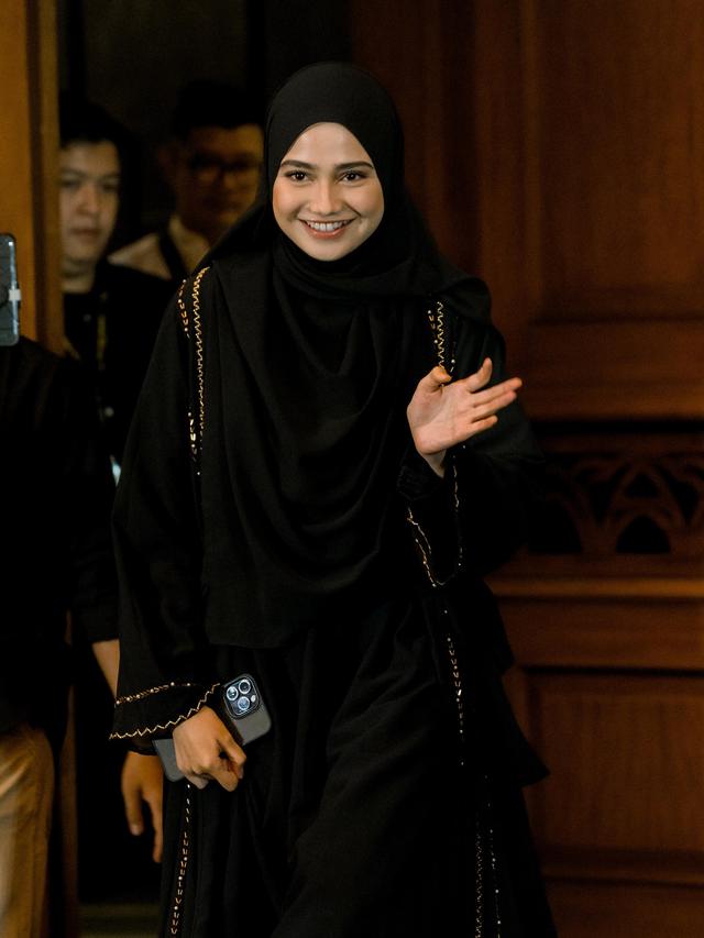 Tampil Berhijab, Ini 7 Potret Syifa Hadju di Acara Kajian yang Sempat Bikin Pangling