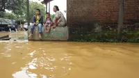 Banjir Rendam Ratusan Rumah di Jepara, Warga Tetap Beraktivitas