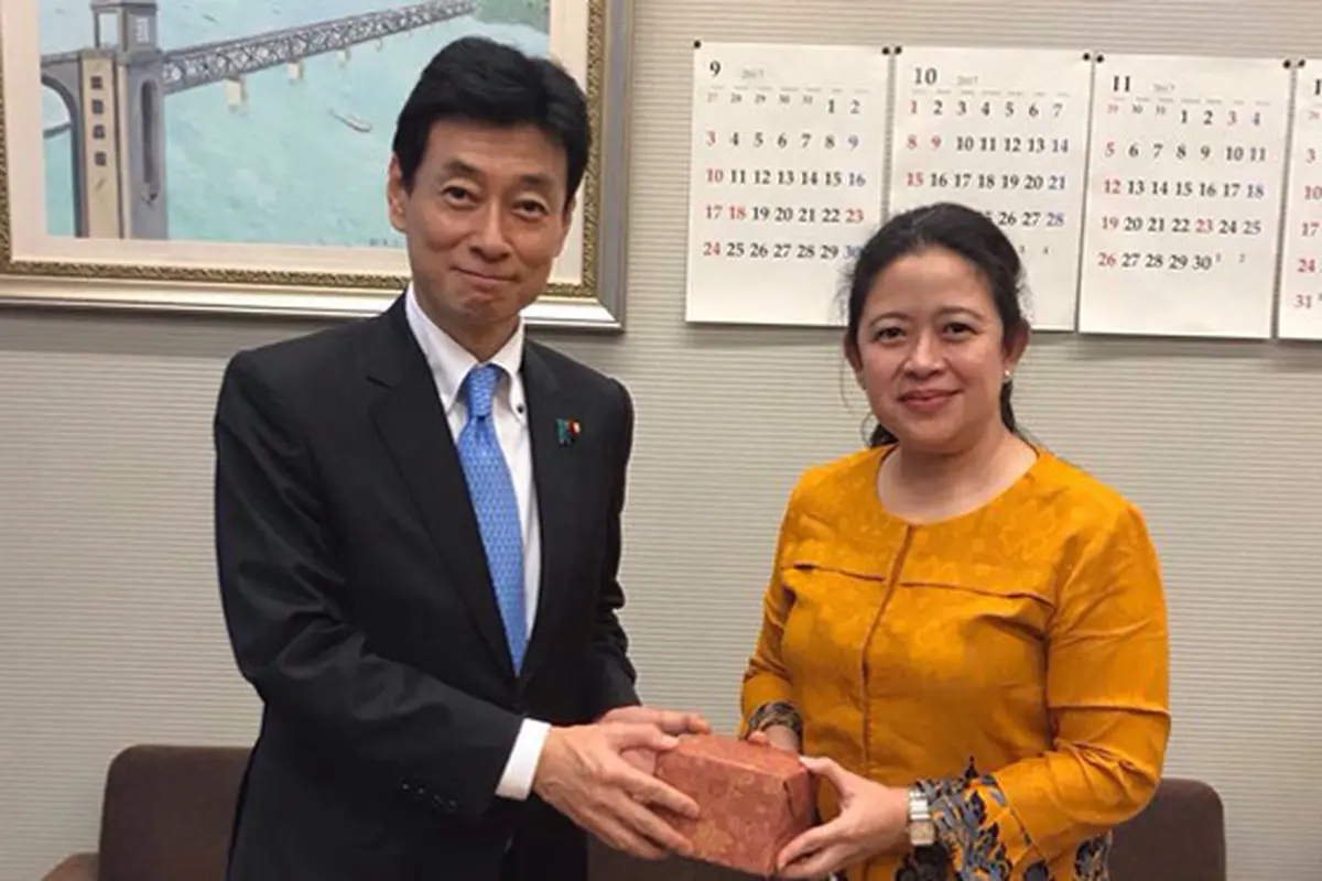 Puan Maharani ketika bertemu dengan Nishimura Yasutoshi, Deputy Chairman, Policy Research Council LDP dan Wakil Menteri Luar Negeri Jepang Fumio Kishida di Tokyo, Senin 25 September 2017.