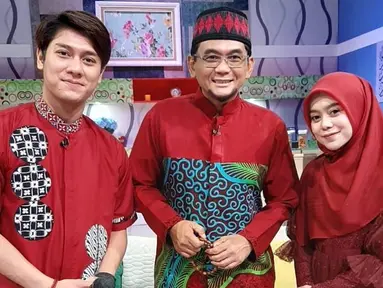 Rizky Billar dikenal dekat dengan beberapa artis dari berbagai kalangan. Salah satunya datang dari pendakwah, yakni ustaz Subki. Awalnya, sang ustaz memang dekat dengan keluarga Lesti Kejora. Sejak tahu kalau Lesti menjalin hubungan dengan Billar, ustaz Subki lah yang kemudian menyarankan agar mereka menikah. (Liputan6.com/IG/@subkialbughury_)