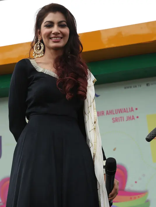 Melihat antusias fansnya, perempuan yang suka jalan-jalan itu mengaku langsung jatuh cinta dengan Indonesia. Bahkan, melihat banyaknya penggemar, ia siap berkarier di Indonesia mengikuti beberapa rekannya. (Bambang E. Ros/Bintang.com)