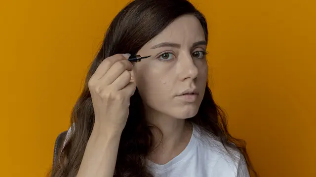 Ilustrasi Alis yang Terlalu Tebal