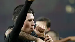Gelandang Manchester City, Phil Foden berselebrasi setelah mencetak gol ke gawang Arsenal pada laga perempatfinal Piala Liga Inggris di Emirates Stadium, Rabu (23/12/2020) dini hari WIB. Man City melenggang ke semifinal Piala Liga Inggris lewat kemenangan 4-1 atas Arsenal. (AP Photo/Frank Augstein)