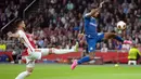 Beruntung Marseille memiliki striker sarat pengalaman Pierre Aubameyang. Striker asal Gabon yang pernah memperkuat Dortmund, Arsenal dan Chelsea ini mencetak gol ketiga klubnya, atau gol keduanya di laga tersebut pada menit ke-78. (AP Photo/Peter Dejong)