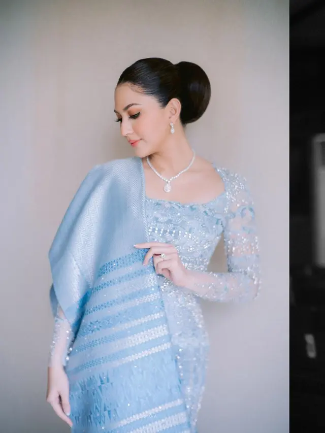 Adu Gaya Jessica Mila dan Chen Giovani Saat Pertunangan Adat Batak Sebelum Dinikahi Anak Pengacara