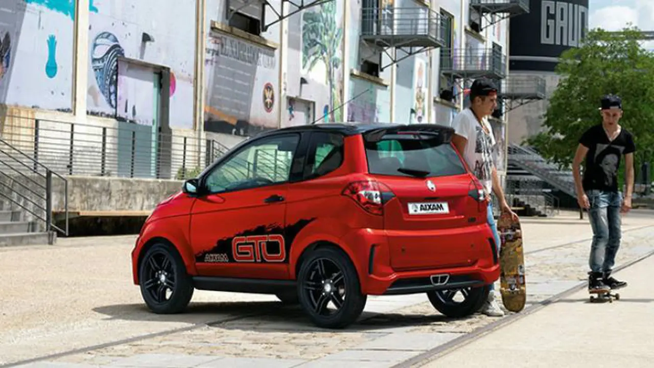 Di Perancis, Anda Bisa Mengendarai Mobil Tanpa Punya SIM