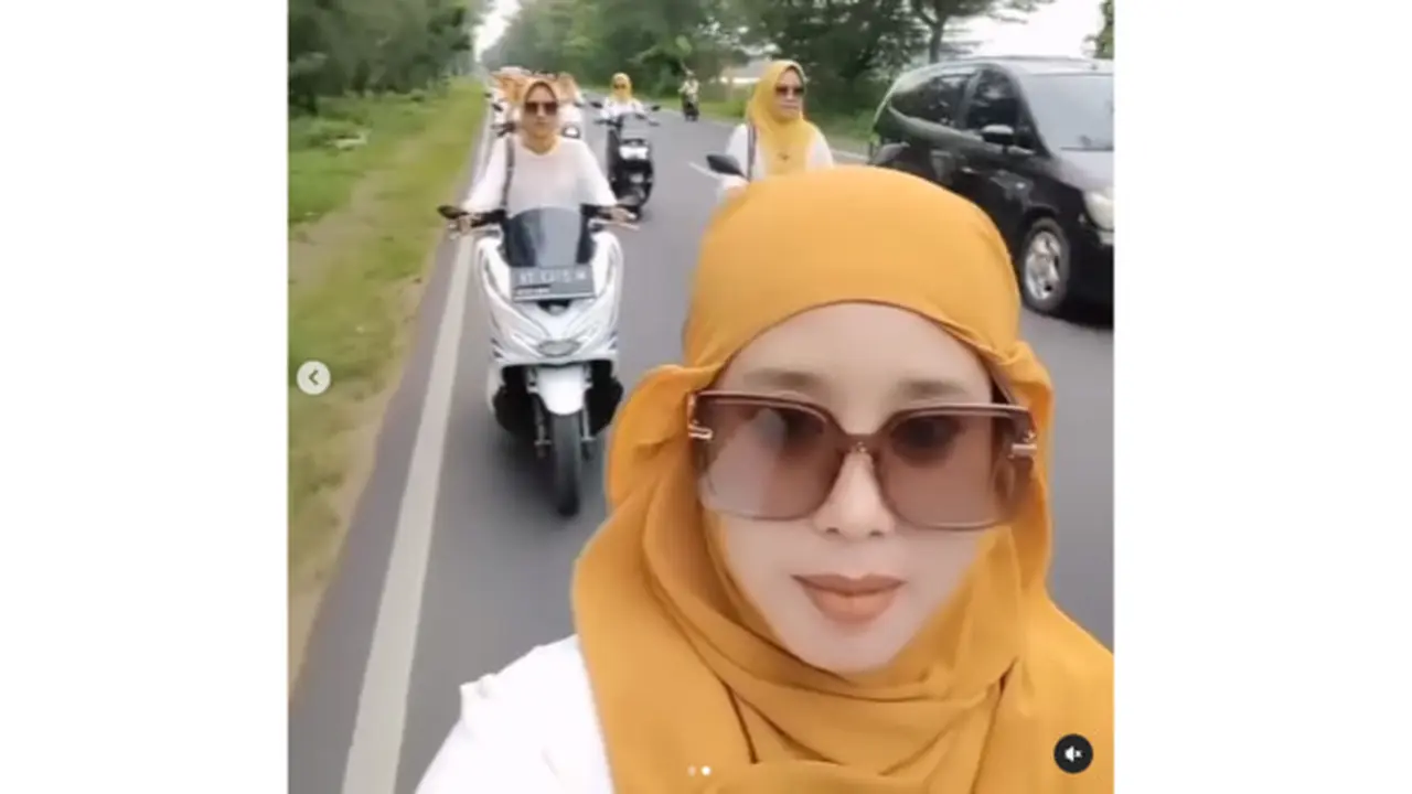 Emak-Emak Touring Tanpa Helm