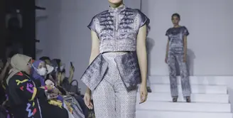 Songket Jambi hadir dengan gaya modern kontemporer rancangan Bima Zikwan di JFT 2023 [JFT 2023]