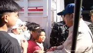 Momen Hangat Prabowo Bercanda dengan Anak-Anak di Pengungsian Gempa NTT