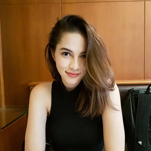 7 Pesona Juria Hartmans, Model Cantik yang Dekat dengan Gading Marten