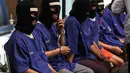 Sejumlah tersangka juga dihadirkan saat pemusnahan barang bukti kejahatan narkotika di kantor BNN, Jakarta, Senin (3/11/2014). (Liputan6.com/Faizal Fanani)