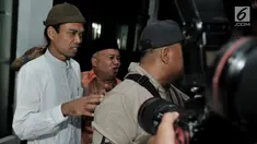 Ustaz Abdul Somad (UAS) mendatangi Kantor Majelis Ulama Indonesia (MUI) di Jalan Tugu Proklamasi, Jakarta, Rabu (21/8/2019). UAS datang memenuhi undangan MUI untuk memberikan klarifikasi terkait konten ceramah yang memantik kontroversi di dunia maya belakangan ini. (merdeka.com/Iqbal S Nugroho)