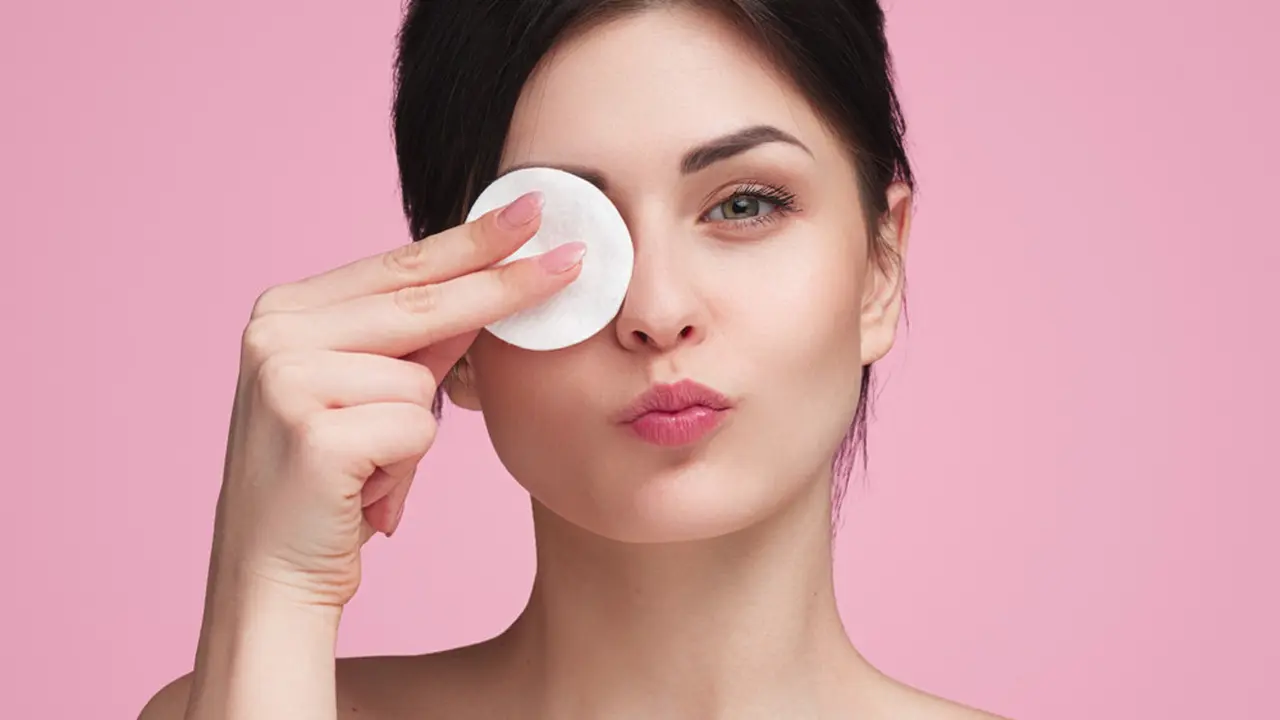Alasan Milk-Infused Micellar Water Lebih Unggul Daripada Oil-Infused Micellar Water