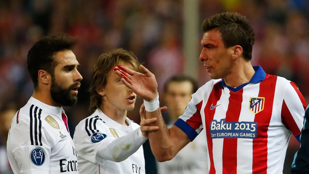 Bek Real Madrid Dani Carvajal diduga gigit bomber Atletico Madrid, Mario Mandzukic