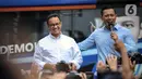 Ketua Umum Partai Demokrat Agus Harimurti Yudhoyono atau AHY (kanan) menyampaikan sambutan saat menyambut kedatangan Anies Baswedan saat tiba di Kantor DPP Partai Demokrat, Jakarta, Kamis (2/3/2023). Kunjungan Anies Baswedan untuk memperkenalkan dirinya kepada Majelis Tinggi Partai. (Liputan6.com/Faizal Fanani)