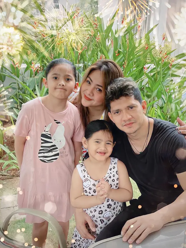 Ingin Punya Anak Laki-Laki, Ini 7 Potret Iko Uwais dan Audy Bersama Buah Hati