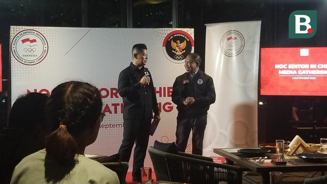 Menpora Zainudin Amali (kanan) bersama Ketua NOC Indonesia, Raja Sapta Oktohari