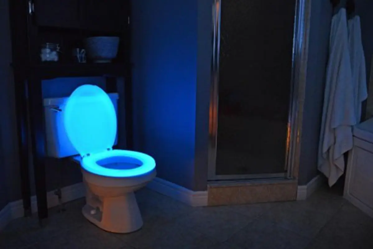 Dudukan WC 'Glow in the Dark'