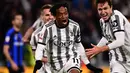 <p>Selebrasi gelandang Juventus, Juan Cuadrado setelah menjebol gawang Inter Milan pada laga leg pertama semifinal Coppa Italia 2022/2023 di Allianz Stadium, Turin (4/4/2023). Hanya membela Chelsea selama setengah musim usai didatangkan dari Fiorentina pada tengah musim 2014/2015, Juan Cuadrado kemudian dipinjamkan selama dua musim ke Juventus, hingga akhirnya dipermanenkan pada 2017/2018 dan bertahan menjadi andalan Juventus hingga kini dengan telah mengoleksi 5 gelar Liga Italia selama 5 musim berurutan mulai 2015/2016 hingga 2019/2020. (AFP/Marco Bertorello)</p>