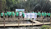 Bank Resona Perdania menuntaskan program “BRP Green Earth” dengan melakukan penanaman 3.000 bibit mangrove di Ekowisata Angke Kapuk. (Liputan6.com/dok Bank Resona Perdania)