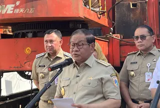 Gubernur DKI Jakarta Pramono Anung saat menjawab pertanyaan wartawan di kawasan Kemayoran Jakarta. (Istimewa)