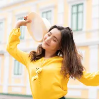 ilustrasi perempuan bahagia/CHAjAMP/Shutterstock