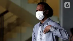 Rosario de Marshall alias Hercules, Tenaga Ahli PD Pasar Jaya, usai menjalani pemeriksaan di Gedung Merah Putih Komisi Pemberantasan Korupsi (KPK), Jakarta, Kamis (19/1/2023). Sebelumnya, KPK telah menetapkan sebanyak 14 tersangka dalam kasus dugaan suap penangan perkara di MA, termasuk Hakim Agung nonaktif, Sudrajad Dimyati dan Gazalba. (Liputan6.com/Helmi Fithriansyah)