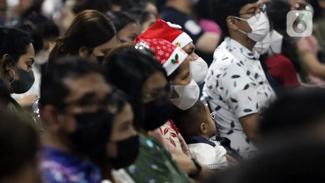 Khidmat Misa Malam Natal 2022 di Gereja Katedral Jakarta