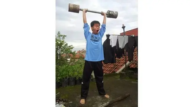 8 Potret Aksi Orang saat Tahan Kantuk Ini Kocak Banget, Bikin Geleng Kepala