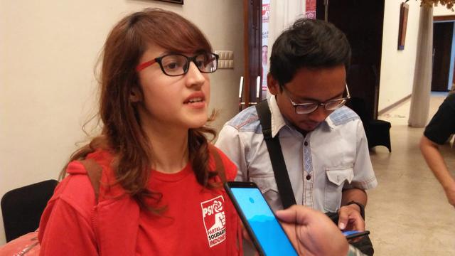 Ketua DPP Partai Solidaritas Indonesia (PSI), Tsamara Amany Saat Diwawancarai Sejumlah Media di Serang, Banten. (Foto: Yandhi Deslatama/Liputan6.com)