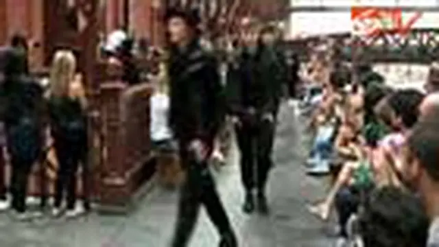 Stasiun Kereta Dijadikan Catwalk