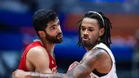 Duel antara Pantai Gading melawan Iran di babak grup Piala Dunia Basket 2023, Senin (28/8/2023). (Dok. FIBA)