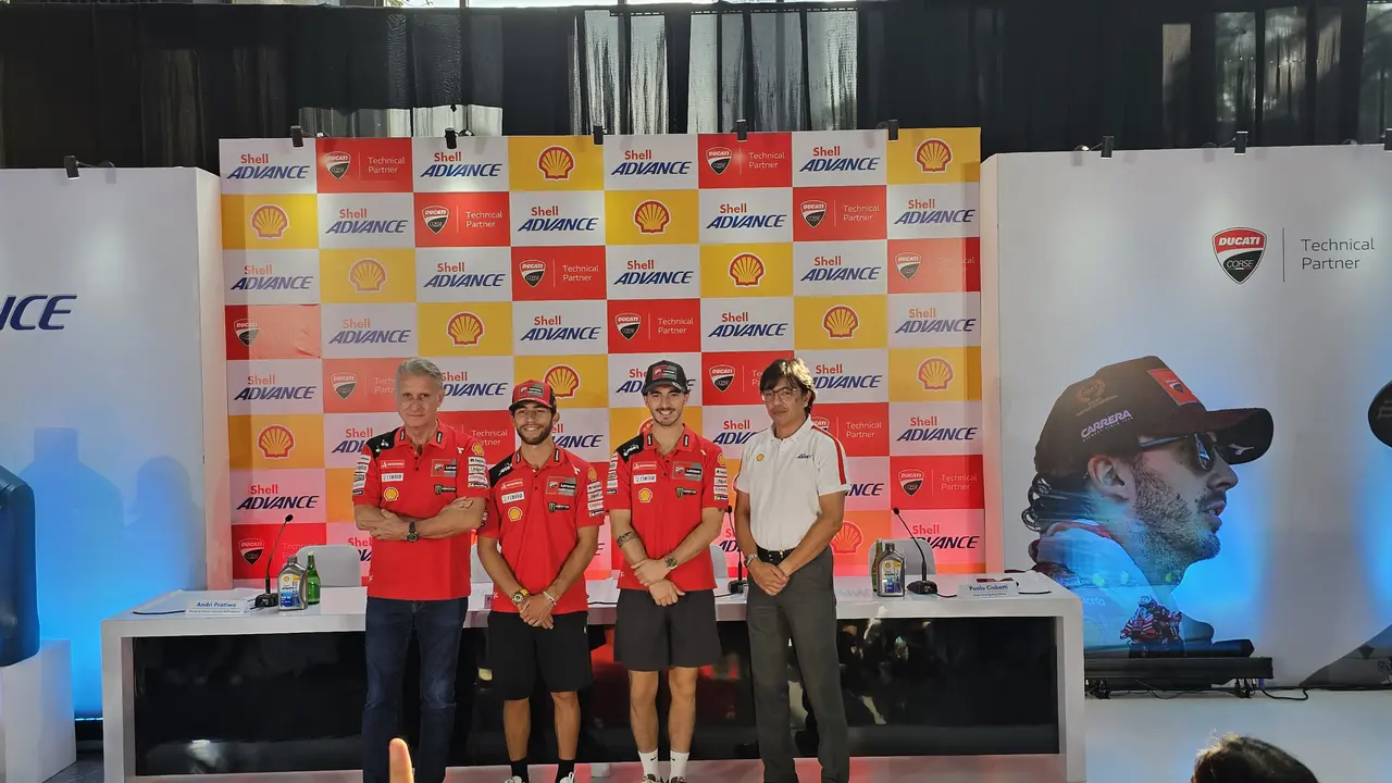 Pembalap Ducati Corse saat jumpa pers di Jakarta