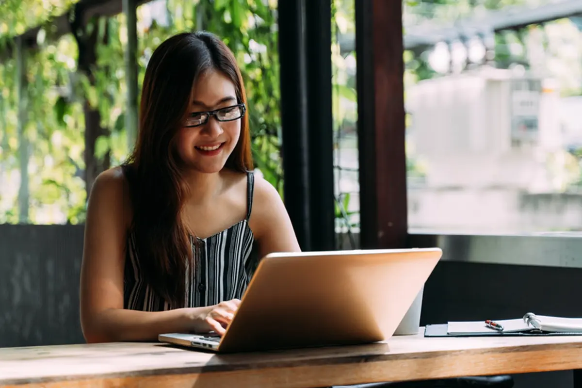 perempuan dan masih bekerja