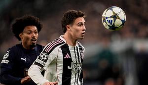 Aksi Kenan Yildiz di laga Juventus vs Pafos di matchday 6 league phase Liga Champions 2025/2026 di Allianz Stadium, Kamis (11/12/2025) dini hari WIB. (Fabio Ferrari/LaPresse via AP)