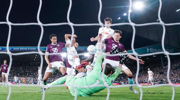Leeds United sukses meraup poin penuh setelah meraih kemenangan meyakinkan 3-1 atas Burnley di Elland Road, Sabtu (2/5/2026) pagi WIB. (Martin Rickett/PA via AP)