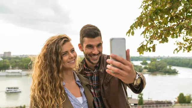 Meluangkan waktu bersama pasangan