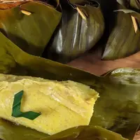 Barongko, kuliner tradisional khas Bugis-Makassar, menjadi primadona saat bulan Ramadan