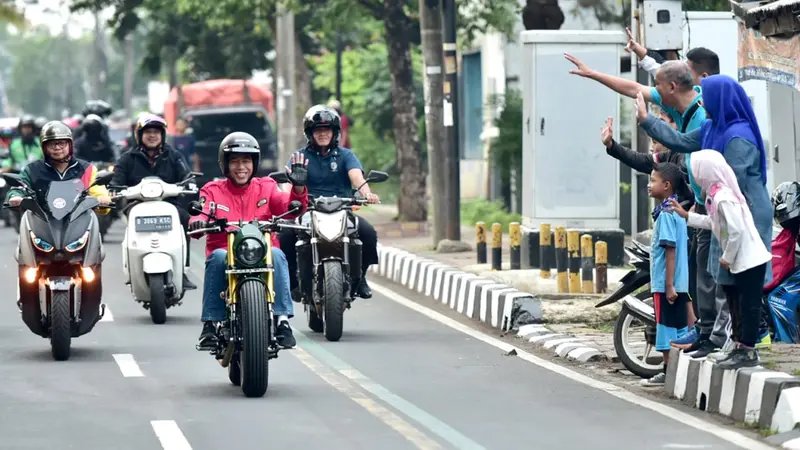 Jokowi Jajal Motor ke Pasar Anyar Tangerang