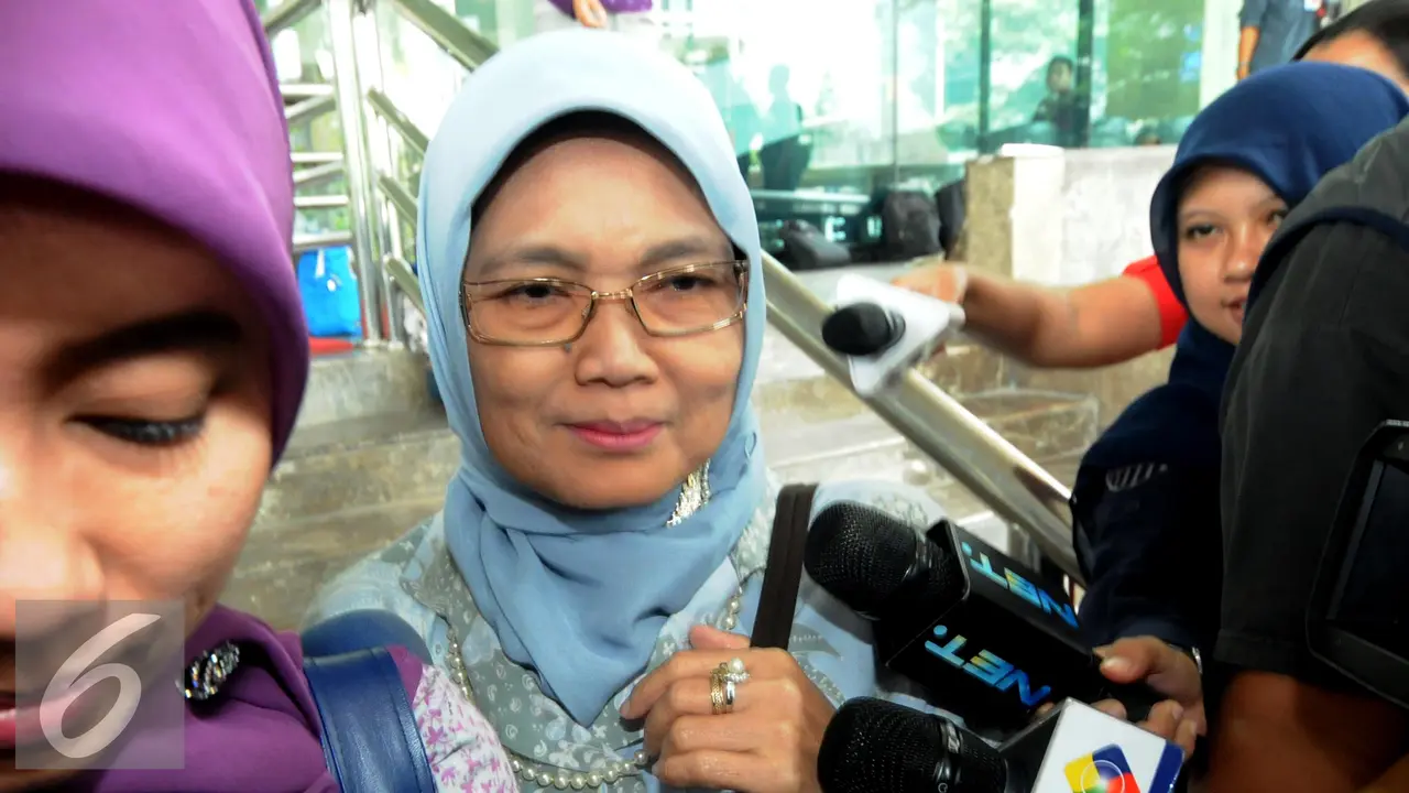 20151126-Sekjen-DPR-Diperiksa-KPK-Jakarta-Winantuningtyastiti-Swasanani-HA