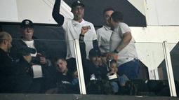 Neymar Jr diketahui mengalami cedera betis saat membela klubnya, Santos pada laga sebelumnya. Ia dipastikan absen dalam beberapa pertandingan mendatang bersama klub. (AFP/Nelson Almeida)