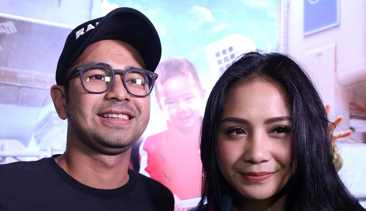 Terkait perilisan film itu, sutradara yang menggarapfilm Rafathar, Anggie Umbara mengaku mencari tanggal yang baik untuk merilisnya. Antara libur lebaran dan akhir tahun. Atau juga pas ulang tahun Rafathar. (Nurwahyunan/Bintang.com)